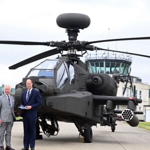 Le roi Charles III d'Angleterre remet officiellement le rôle de colonel en chef de l'Army Air Corps au prince William, prince de Galles à la base militaire Army Aviation Center de Middle Wallop, Hampshire, Royaume Uni, le 13 mai 2024. © Justin Goff/GoffPhotos/Bestimage 