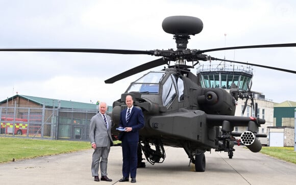 Le roi Charles III d'Angleterre remet officiellement le rôle de colonel en chef de l'Army Air Corps au prince William, prince de Galles à la base militaire Army Aviation Center de Middle Wallop, Hampshire, Royaume Uni, le 13 mai 2024. © Justin Goff/GoffPhotos/Bestimage 