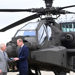 Le roi Charles III d'Angleterre remet officiellement le rôle de colonel en chef de l'Army Air Corps au prince William, prince de Galles à la base militaire Army Aviation Center de Middle Wallop, Hampshire, Royaume Uni, le 13 mai 2024. © Justin Goff/GoffPhotos/Bestimage 