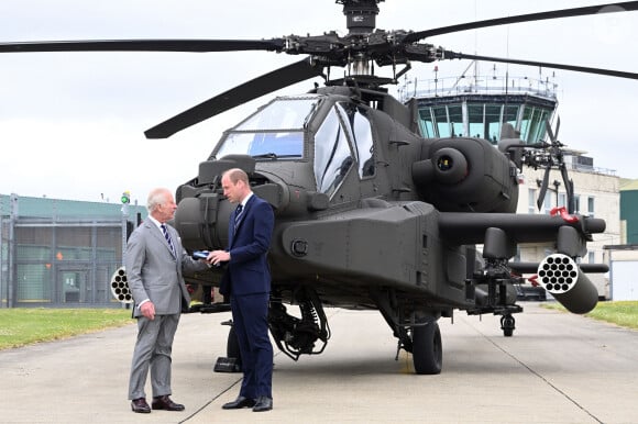 Le roi Charles III d'Angleterre remet officiellement le rôle de colonel en chef de l'Army Air Corps au prince William, prince de Galles à la base militaire Army Aviation Center de Middle Wallop, Hampshire, Royaume Uni, le 13 mai 2024. © Justin Goff/GoffPhotos/Bestimage 