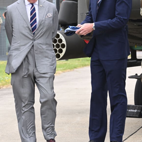 Le roi Charles III d'Angleterre remet officiellement le rôle de colonel en chef de l'Army Air Corps au prince William, prince de Galles à la base militaire Army Aviation Center de Middle Wallop, Hampshire, Royaume Uni, le 13 mai 2024. © Justin Goff/GoffPhotos/Bestimage