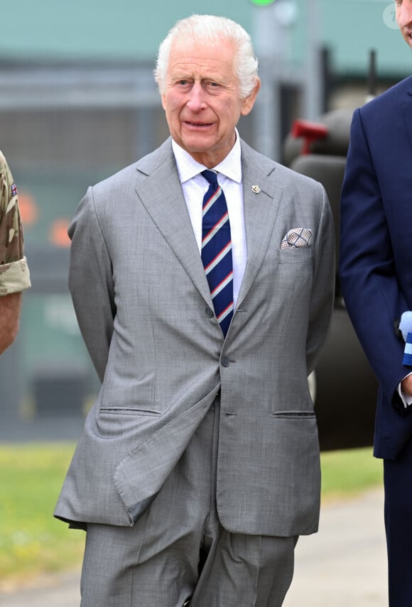 Le roi Charles III d'Angleterre remet officiellement le rôle de colonel en chef de l'Army Air Corps au prince de Galles à la base militaire Army Aviation Center de Middle Wallop, Hampshire, Royaume Uni, le 13 mai 2024. © Justin Goff/GoffPhotos/Bestimage 