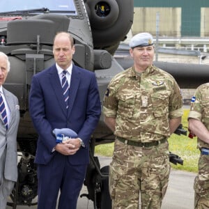 Le roi Charles III d'Angleterre remet officiellement le rôle de colonel en chef de l'Army Air Corps au prince William, prince de Galles à la base militaire Army Aviation Center de Middle Wallop, Hampshire, Royaume Uni, le 13 mai 2024. © GoffPhotos/Bestimage 