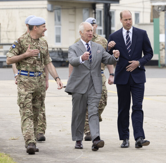 Le roi Charles III d'Angleterre remet officiellement le rôle de colonel en chef de l'Army Air Corps au prince William, prince de Galles à la base militaire Army Aviation Center de Middle Wallop, Hampshire, Royaume Uni, le 13 mai 2024. © GoffPhotos/Bestimage 