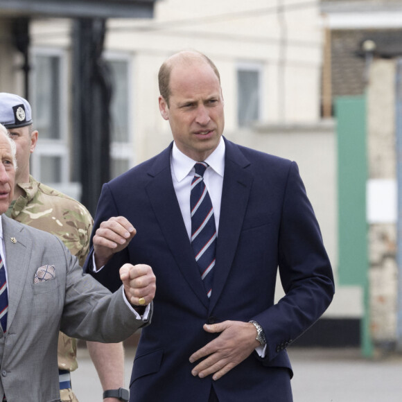 Le roi Charles III d'Angleterre remet officiellement le rôle de colonel en chef de l'Army Air Corps au prince William, prince de Galles à la base militaire Army Aviation Center de Middle Wallop, Hampshire, Royaume Uni, le 13 mai 2024. © GoffPhotos/Bestimage 