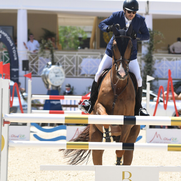 Cependant, à 17 ans, Guillaume Canet fait une grave chute à cheval qui lui vaut d'importantes blessures comme il le raconte à "adn", l'émission de l'INA
Guillaume Canet (5ème du prix Nostalgie Cote d'Azur) au jumping Longines Global Champions Tour à Cannes le 6 juin 2019. © Lionel Urman / Panoramic / Bestimage