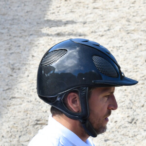 Guillaume Canet troisième sur le podium du PRIZE FERRETTI YACHTS - Pour la cinquième année consécutive, le Longines Athina Onassis Horse Show ("LAOHS"), s'installe sur la mythique plage de Pampelonne, située sur la Presqu'île de Saint-Tropez. Cet évènement d'exception est orchestré par la célèbre cavalière Athina Onassis. Le 31 mai 2018. © Lionel Urman / Bestimage