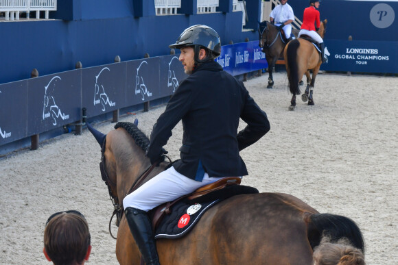 Guillaume Canet troisième sur le podium du PRIZE FERRETTI YACHTS - Pour la cinquième année consécutive, le Longines Athina Onassis Horse Show ("LAOHS"), s'installe sur la mythique plage de Pampelonne, située sur la Presqu'île de Saint-Tropez. Cet évènement d'exception est orchestré par la célèbre cavalière Athina Onassis. Le 31 mai 2018. © Lionel Urman / Bestimage