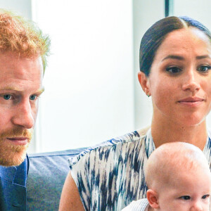 Le prince Harry et Meghan, duchesse de Sussex, tenant leur fils Archie, lors de la visite de l'archevêque Desmond Tutu à la Desmond & ; Leah Tutu Legacy Foundation au Cap, en Afrique du Sud. Le 25 septembre 2019. Photo par Mischa Schoemaker/ABACAPRESS.COM