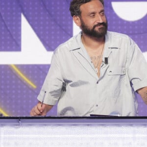 Exclusif - Cyril Hanouna sur le plateau de l'enregistrement de l'émission " Face à Hanouna " présentée par C.Hanouna et diffusée sur C8 le 21 avril 2024, à Paris, France, le 18 avril 2024. © Jack Tribeca / Bestimage 