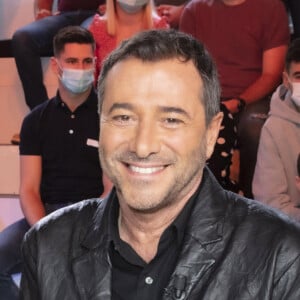 Exclusif - Kelly Vedovelli, Bernard Montiel sur le plateau de l'émission TPMP (Touche pas à mon poste ) diffusée en direct sur C8 le 29 novembre 2021. © Jack Tribeca / Bestimage 