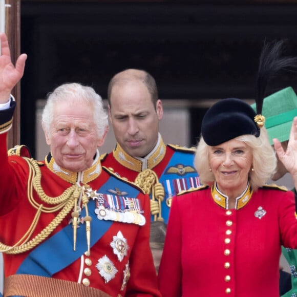 Le prince William de Galles, le roi Charles III, la reine consort Camilla Parker Bowles - La famille royale d'Angleterre sur le balcon du palais de Buckingham lors du défilé "Trooping the Colour" à Londres. Le 17 juin 2023