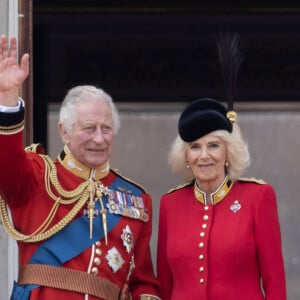 Le roi Charles III, la reine consort Camilla Parker Bowles - La famille royale d'Angleterre sur le balcon du palais de Buckingham lors du défilé "Trooping the Colour" à Londres. Le 17 juin 2023