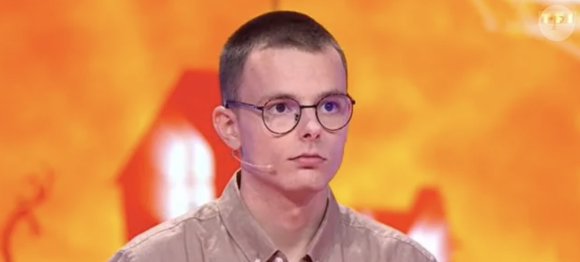 En effet, le jeune étudiant de 21 ans a lui aussi atteint le million d'euros.
Emilien est le nouveau maître de midi dans "Les Douze Coups de midi" sur TF1, avec Jean-Luc Reichmann.