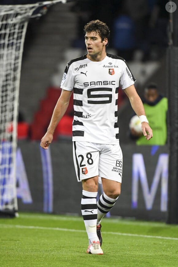 Yoann Gourcuff - Karine Ferri encourage son compagnon Yoann Gourcuff lors du match Psg-Rennes au Parc des Princes à Paris le 6 novembre 2016. (victoire 4-0 du Psg) © Pierre Perusseau/Bestimage