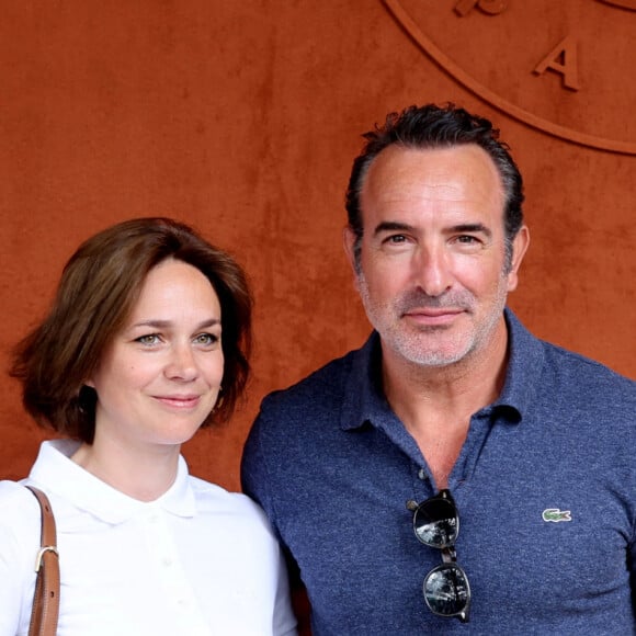 Jean Dujardin et sa femme Nathalie Péchalat au village lors des Internationaux de France de tennis de Roland Garros 2023, à Paris, France, le 11 juin 2023. © Jacovides-Moreau/Bestimage 