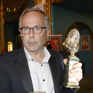 "J'adorais ça", reconnait Fabrice Luchini
 
Fabrice Luchini (Molière d'honneur) - Press room de la soirée de la 28ème Nuit des Molières au théâtre des Folies Bergère à Paris. Le 23 mai 2016 © Coadic Guirec / Bestimage
