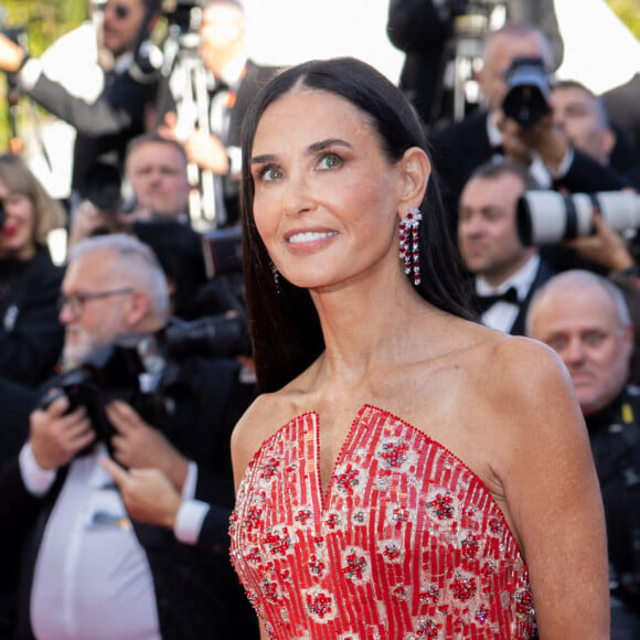 Demi Moore était sublime ce vendredi soir. 
Demi Moore - Montée des marches du film " Kinds of Kindness " lors du Festival International du Film de Cannes, au Palais des Festivals à Cannes.  © Olivier Borde / Bestimage 