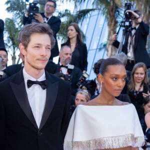 Demi Moore, Mike Faist, Sophie Wilde, Caroline Scheufele - Montée des marches du film " Kinds of Kindness " lors du 77ème Festival International du Film de Cannes, au Palais des Festivals à Cannes. Le 17 mai 2024 © Olivier Borde / Bestimage 