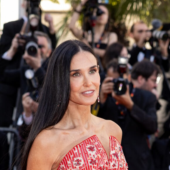 Demi Moore - Montée des marches du film " Kinds of Kindness " lors du 77ème Festival International du Film de Cannes, au Palais des Festivals à Cannes. Le 17 mai 2024 © Jacovides-Moreau / Bestimage 