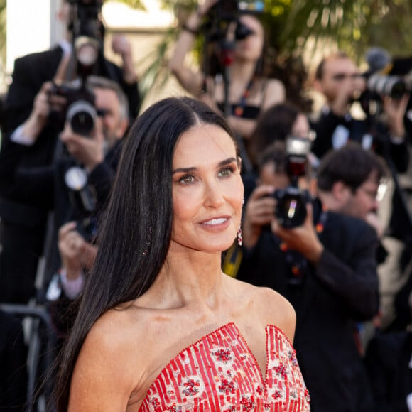 Demi Moore - Montée des marches du film " Kinds of Kindness " lors du 77ème Festival International du Film de Cannes, au Palais des Festivals à Cannes. Le 17 mai 2024 © Jacovides-Moreau / Bestimage 