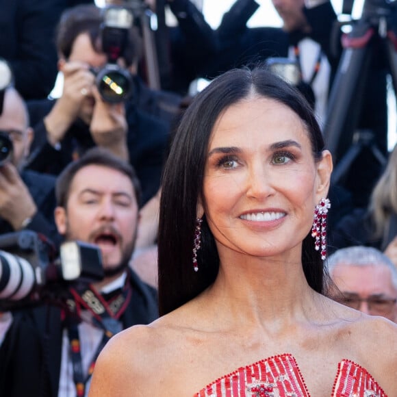 Demi Moore - Montée des marches du film " Kinds of Kindness " lors du 77ème Festival International du Film de Cannes, au Palais des Festivals à Cannes. Le 17 mai 2024 © Olivier Borde / Bestimage 