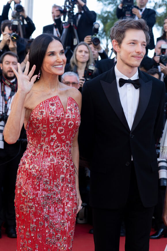 Demi Moore, Mike Faist - Montée des marches du film " Kinds of Kindness " lors du 77ème Festival International du Film de Cannes, au Palais des Festivals à Cannes. Le 17 mai 2024 © Olivier Borde / Bestimage 