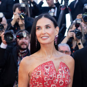 Demi Moore - Montée des marches du film " Kinds of Kindness " lors du 77ème Festival International du Film de Cannes, au Palais des Festivals à Cannes. Le 17 mai 2024 © Olivier Borde / Bestimage 