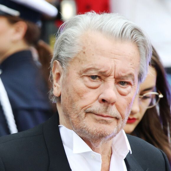 L'ADN d'Alain Delon a été demandé à la justice suisse pour une recherche en paternité.
Alain Delon avant l'hommage et la palme d'or d'honneur pour l'ensemble de sa carrière lors du festival du film de Cannes. Photo de Denis Guignebourg/BestImage