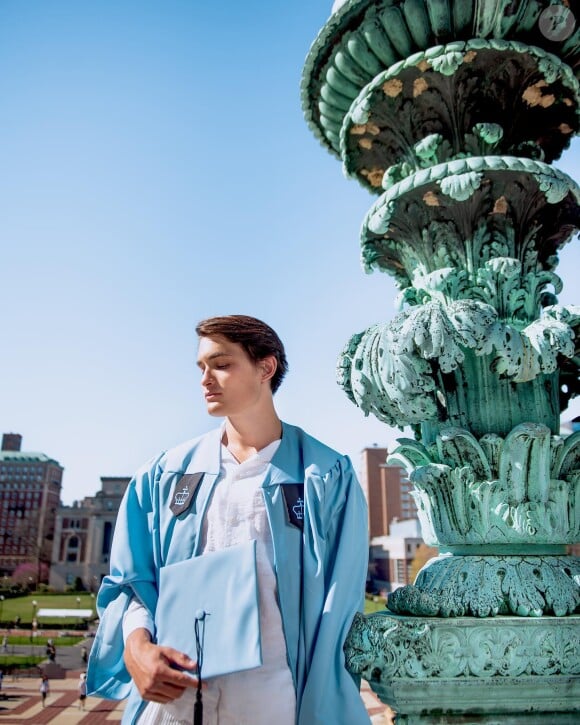 

Le 24 avril 2023, le jeune homme a été diplômé, après avoir terminé avec succès ses études de sciences politiques au sein de la prestigieuse Columbia University aux États-Unis.

