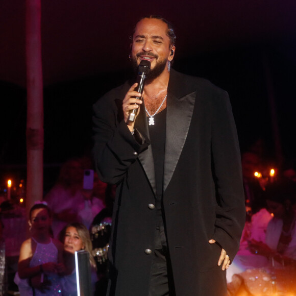 Showcase de Slimane lors de la soirée de gala "Le Grand Dîner" au Palais Bulles à Théoule-sur-mer lors du 77ème Festival International du Film de Cannes, le 18 mai 2024. © Christophe Clovis / Bestimage