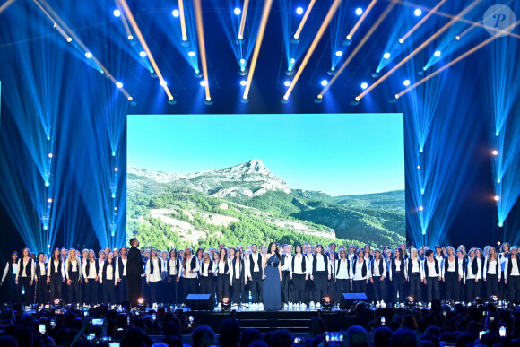 Exclusif - Anggun accompagnée par 100 choeurs Spectacul'art - Enregistrement de l'émission de télévision "Le Grand Concert des Régions : Ici c'est Aix en Provence", à l'Arena du Pays d'Aix, présentée par L.Luyat et L.Thilleman, et diffusée le 17 mai sur France 3. Le 30 avril 2024. © Bruno Bebert-Jack Tribeca / Bestimage