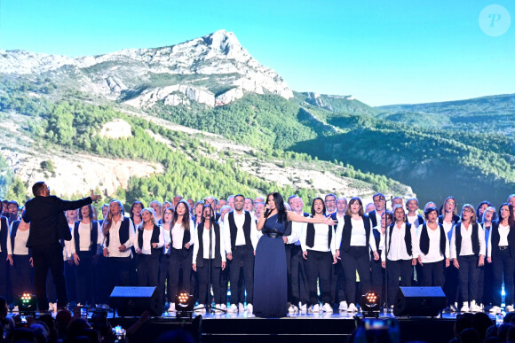 Exclusif - Anggun accompagnée par 100 choeurs Spectacul'art - Enregistrement de l'émission de télévision "Le Grand Concert des Régions : Ici c'est Aix en Provence", à l'Arena du Pays d'Aix, présentée par L.Luyat et L.Thilleman, et diffusée le 17 mai sur France 3. Le 30 avril 2024. © Bruno Bebert-Jack Tribeca / Bestimage