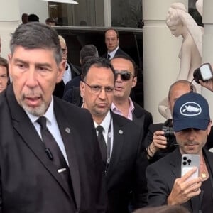 Bella Hadid à la sortie de l'hôtel Martinez lors du 77ème Festival International du Film de Cannes (14 - 25 mai 2024), le 20 mai 2024.