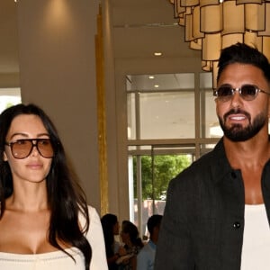 Nabilla Benattia et son mari Thomas Vergara quittent l'hôtel Martinez lors du 77ème Festival International du Film de Cannes (14 - 25 mai 2024), le 20 mai 2024. 