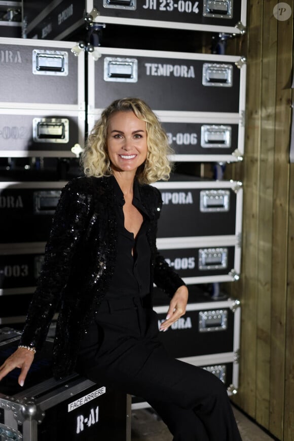 Exclusif - Laeticia Hallyday - Vernissage de l'exposition "Johnny Hallyday, l'exposition" au Palais des Expositions à Paris. Le 21 décembre 2023 © Dominique Jacovides / Bestimage 