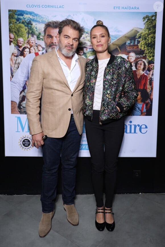 Clovis Cornillac et sa femme Lilou Fogli lors de l'avant-première du film "Monsieur le maire" au cinéma UGC Danton à Paris le 17 octobre 2023. © Denis Guignebourg / Bestimage 