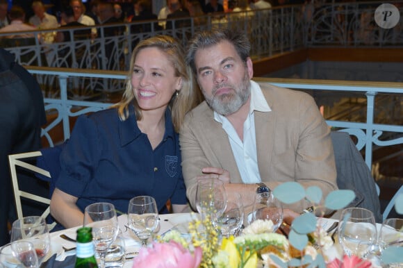 Clovis Cornillac et sa femme Lilou Fogli - Dîner de charité Breitling à la Samaritaine pour l'association "Premiers de Cordée" à Paris le 4 avril 2024.  © Rachid Bellak/Bestimage  Semi-exclusive - Charity dinner at La Samaritaine for the association "Premiers de Cordée" by Breitling in Paris on april 4, 2024.