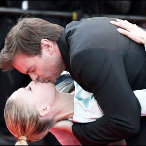 Et plus précisément à leur mariage.
Clovic Cornillac et Lilou Fogli, fou amoureux à Cannes 2011, viennent de se marier à Marseille le vendredi 30 août 2013.