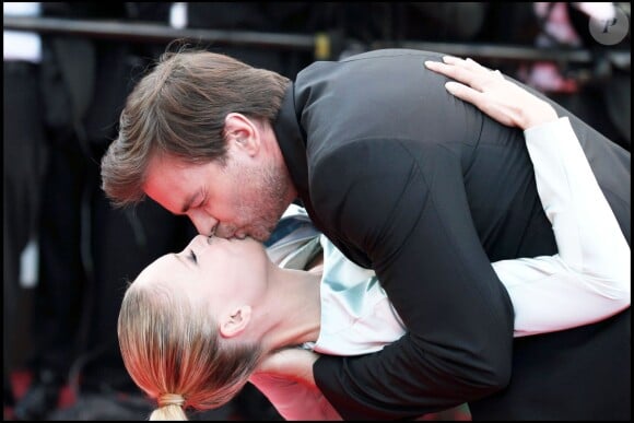 Et plus précisément à leur mariage.
Clovic Cornillac et Lilou Fogli, fou amoureux à Cannes 2011, viennent de se marier à Marseille le vendredi 30 août 2013.