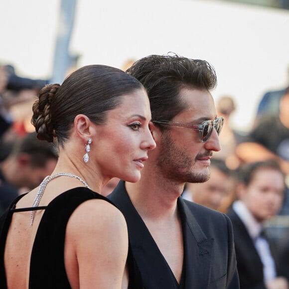 Natasha Andrews et son compagnon Pierre Niney - Montée des marches du film " Le comte de Monte-Cristo " lors du 77ème Festival International du Film de Cannes, au Palais des Festivals à Cannes. Le 22 mai 2024 © Jacovides-Moreau / Bestimage 