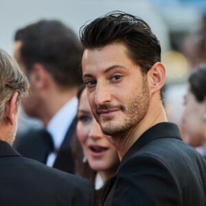 Pierre Niney - Montée des marches du film " Le comte de Monte-Cristo " lors du 77ème Festival International du Film de Cannes, au Palais des Festivals à Cannes. Le 22 mai 2024 © Jacovides-Moreau / Bestimage 