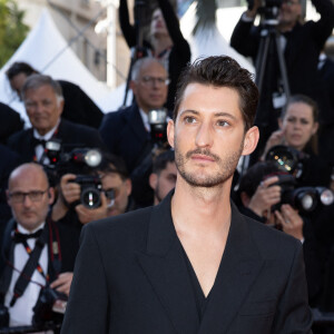 Pierre Niney Pierre Niney était attendu ce mercredi à Cannes pour "Le Comte De Monte-Cristo". - Montée des marches du film " Le comte de Monte-Cristo " lors du 77ème Festival International du Film de Cannes, au Palais des Festivals à Cannes. Le 22 mai 2024 © Jacovides-Moreau / Bestimage 