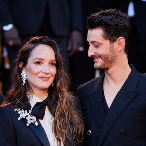 Anais Demoustier, Pierre Niney - Montée des marches du film " Le comte de Monte-Cristo " lors du 77ème Festival International du Film de Cannes, au Palais des Festivals à Cannes. Le 22 mai 2024 © Jacovides-Moreau / Bestimage 