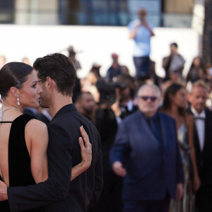 Natasha Andrews et son compagnon Pierre Niney - Montée des marches du film " Le comte de Monte-Cristo " lors du 77ème Festival International du Film de Cannes, au Palais des Festivals à Cannes. Le 22 mai 2024 © Jacovides-Moreau / Bestimage 