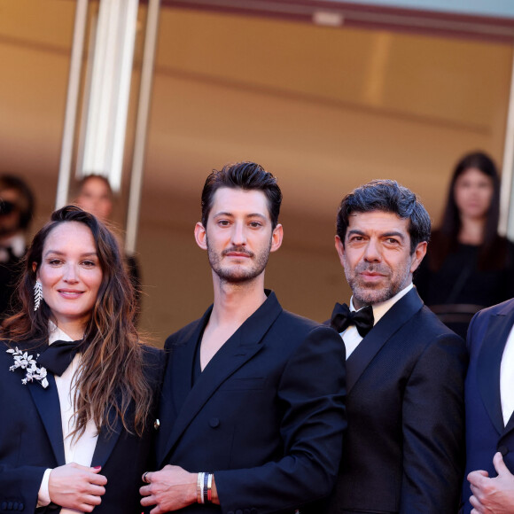 Matthieu Delaporte, Anaïs Demoustier (enceinte), Pierre Niney, Pierfrancesco Favino, Laurent Lafitte - Montée des marches du film " Le comte de Monte-Cristo " lors du 77ème Festival International du Film de Cannes, au Palais des Festivals à Cannes. Le 22 mai 2024 © Jacovides-Moreau / Bestimage  Red carpet of the movie " Le comte de Monte-Cristo " during the 77th Cannes International Film Festival at the Palais des Festivals in Cannes, France. On may 22th 2024