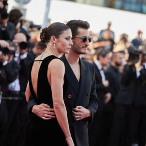 Natasha Andrews et son compagnon Pierre Niney - Montée des marches du film « Le comte de Monte-Cristo » lors du 77ème Festival International du Film de Cannes, au Palais des Festivals à Cannes. Le 22 mai 2024 © Jacovides-Moreau / Bestimage  Red carpet of the movie « Le comte de Monte-Cristo » during the 77th Cannes International Film Festival at the Palais des Festivals in Cannes, France. On may 22th 2024 