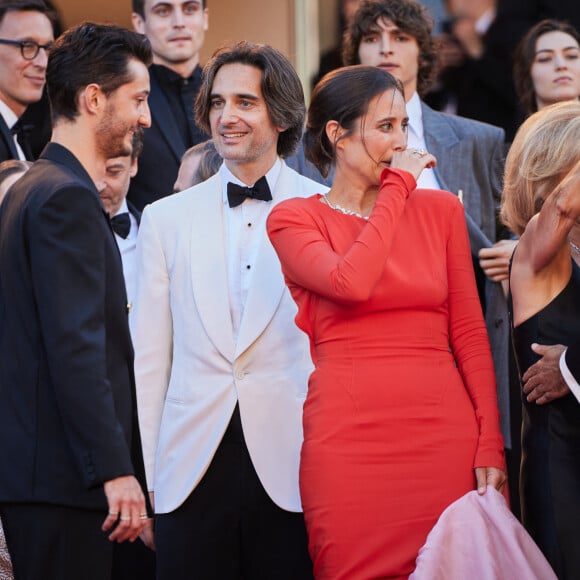 Pierre Niney, Dimitri Rassam, Julie De Bona - Montée des marches du film " Le comte de Monte-Cristo " lors du 77ème Festival International du Film de Cannes, au Palais des Festivals à Cannes. Le 22 mai 2024 © Jacovides-Moreau / Bestimage  Red carpet of the movie " Le comte de Monte-Cristo " during the 77th Cannes International Film Festival at the Palais des Festivals in Cannes, France. On may 22th 2024