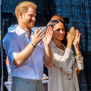  Sans la viser directement, ils avaient évoqué des préjugés sur la couleur de peau de leur fils.
Archives : Meghan Markle et le prince Harry