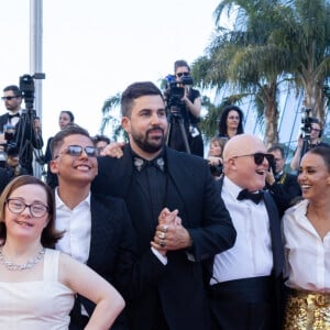 Clovis Cornillac, Artus, Alice Belaidi et l'équipe du film "Un p'tit truc en plus" - Montée des marches du film " Le comte de Monte-Cristo " lors du 77ème Festival International du Film de Cannes, au Palais des Festivals à Cannes. Le 22 mai 2024 © Olivier Borde / Bestimage 